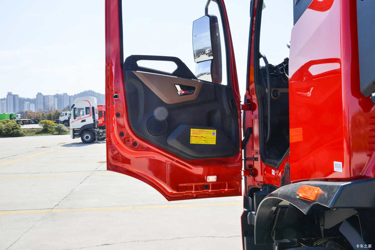 ó KR 2025 6.2L 290 4X2 ʿ8 6.8ػʻ                                               