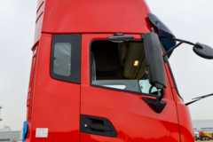 东风商用车 天锦KR PLUS 340马力 6X2 6.8米仓栅式载货车(高顶双卧)