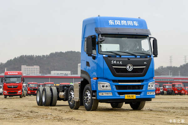 东风商用车 天龙KL重卡 居家版 465马力 8X4 9.6米翼开启厢式载货车(DF440后桥)