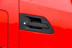 东风商用车 天龙KL 290马力 6X2 9.6米翼开启厢式载货车(高顶)