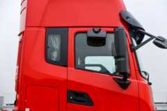 东风商用车 天龙KL 290马力 6X2 9.6米翼开启厢式载货车(高顶)