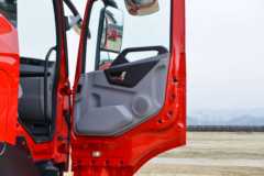 东风商用车 天龙KL 290马力 6X2 9.6米翼开启厢式载货车(高顶)