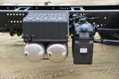 东风商用车 天龙KL 290马力 6X2 9.6米翼开启厢式载货车(高顶)