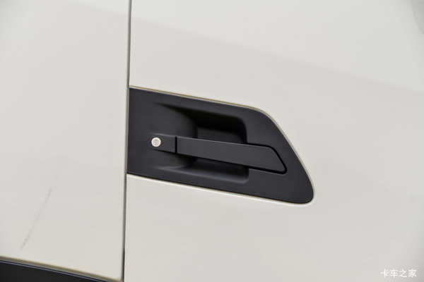 优惠4万 上海东风天锦KR PLUS8.2米高顶双卧火热促销中