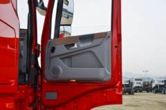 东风商用车 天龙旗舰KX 王者版 560马力 8X4 9.4米仓栅式载货车