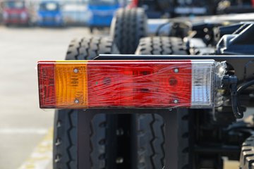 ����ʮͨ ��� ���ʰ� 270���� 8X2 7.6����ж��(��߶�)ͼƬ