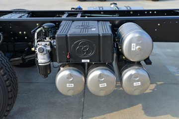 ����ʮͨ ��� ���ʰ� 270���� 8X2 7.6����ж��(��߶�)ͼƬ