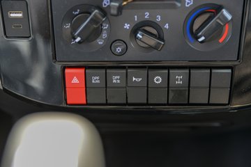 ����ʮͨ �´��� 4.3L���� 240���� 4X2 ��ʿ��10�� 4����ж��ͼƬ