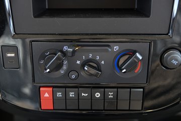 ����ʮͨ �´��� 4.3L���� 240���� 4X2 ��ʿ��10�� 4����ж��ͼƬ