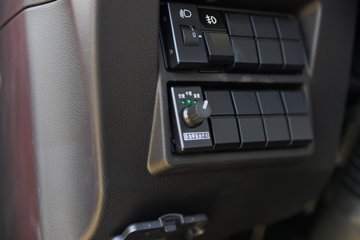 ����ʮͨ �´��� 4.3L���� 240���� 4X2 ��ʿ��10�� 4����ж��ͼƬ