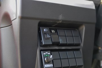 ����ʮͨ �´��� 4.3L���� 240���� 4X2 ��ʿ��10�� 4����ж��ͼƬ