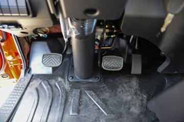 ����ʮͨ �´��� 4.3L���� 240���� 4X2 ��ʿ��10�� 4����ж��ͼƬ