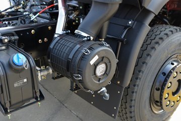 ����ʮͨ �´��� 4.3L���� 240���� 4X2 ��ʿ��10�� 4����ж��ͼƬ