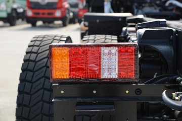 ����ʮͨ �´��� 4.3L���� 240���� 4X2 ��ʿ��10�� 4����ж��ͼƬ