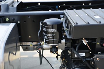 ����ʮͨ �´��� 4.3L���� 240���� 4X2 ��ʿ��10�� 4����ж��ͼƬ