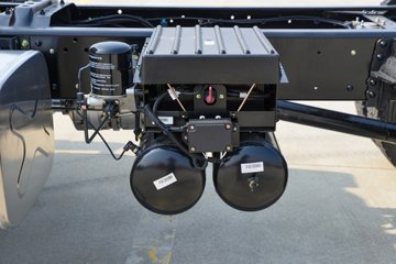 ����ʮͨ �´��� 4.3L���� 240���� 4X2 ��ʿ��10�� 4����ж��ͼƬ