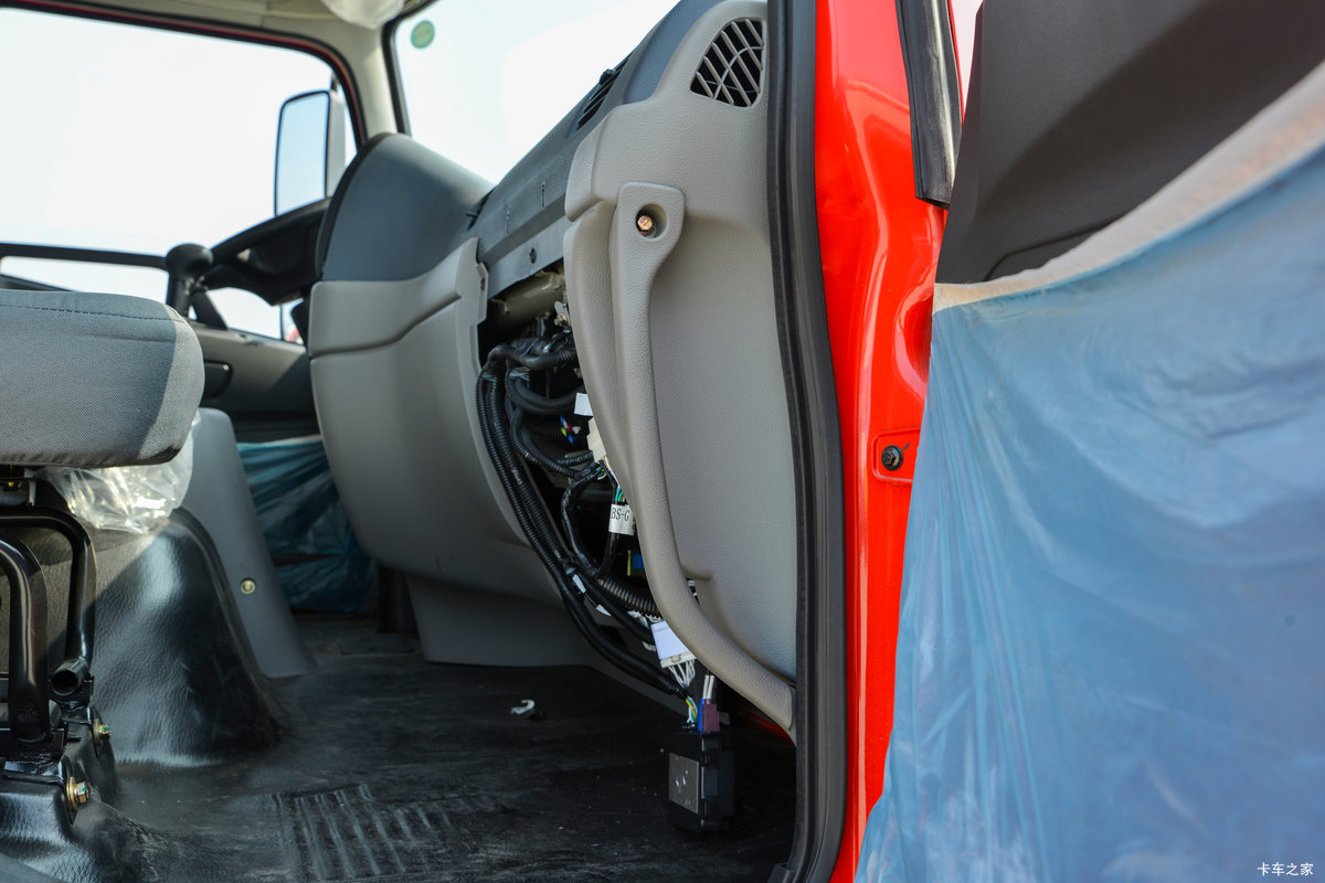 ʮͨ  6.2L 200 4X2 ʿ8 6.75ػʻ                                               