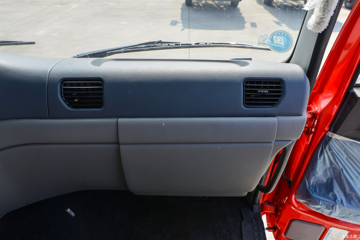 ʮͨ  6.2L 200 4X2 ʿ8 6.75ػʻ                                               