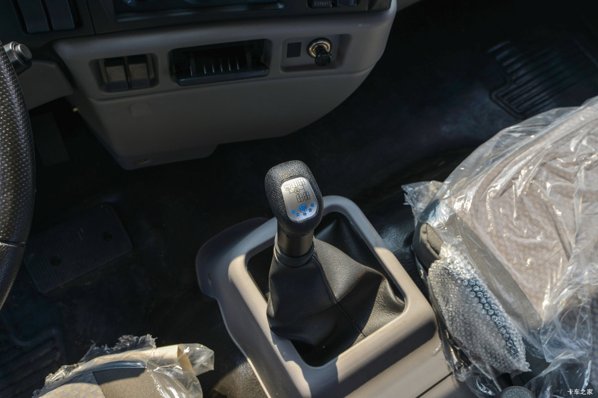 ʮͨ  6.2L 200 4X2 ʿ8 6.75ػʻ                                               