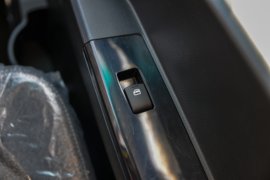 小芈&nbsp;电动载货车驾驶室图片