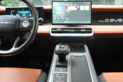 江铃全新域虎 2.5T柴油 167马力 两驱手动 平底货箱长轴双排皮卡 江铃全新域虎 2.5T柴油 167马力 两驱手动 平底货箱长轴双排皮卡