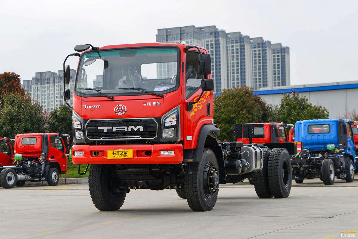 三环十通 新创客 200马力 4X4 4.5米越野自卸车