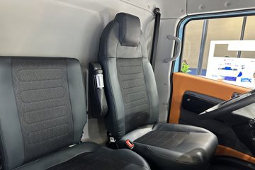 ������ʮ�� ���� ��ɲ 4.17�׵��Ŵ��綯��ʽ�Ῠ ����ʱ��100.07kWhͼƬ