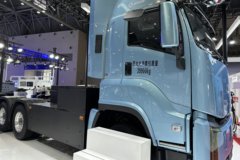 庆玲五十铃铃界 6X4 纯电动牵引车 欣旺达352kWh