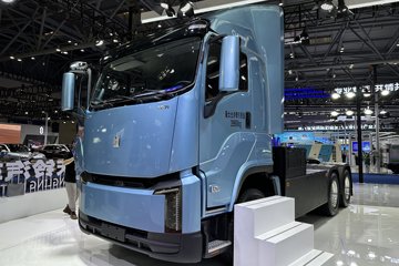 庆玲五十铃铃界 6X4 纯电动牵引车 欣旺达352kWh