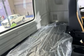 铃界&nbsp;电动牵引车驾驶室图片