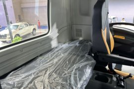 铃界&nbsp;电动牵引车驾驶室图片