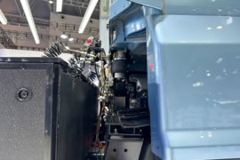 铃界&nbsp;电动牵引车底盘图片