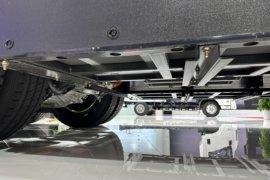 铃界&nbsp;电动牵引车底盘图片