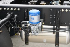 东风天龙KL 6X4 纯电动牵引车 400kWh