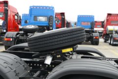 东风天龙KL 6X4 纯电动牵引车 400kWh