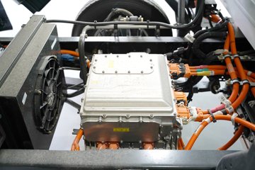 ������������L2V  ���� 4.165�׵��Ŵ��綯��ʽ�Ῠ ����ʱ��100.46kWhͼƬ