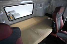 电凤凰&nbsp;电动牵引车驾驶室图片