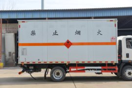 重汽HOWO轻卡底盘&nbsp;爆破器材运输车上装图片