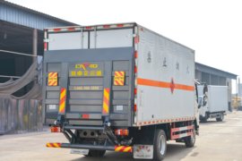 重汽HOWO轻卡底盘&nbsp;爆破器材运输车上装图片