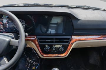 ������Խ��X7 ������ 1.6L 105���� CNG 3.685�׵�����ʽС��ͼƬ