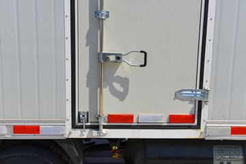 ������Խ��X7 ������ 1.6L 105���� CNG 3.685�׵�����ʽС��ͼƬ