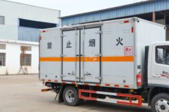 福田奥铃M卡 142马力 4X2 易燃液体厢式运输车(楚飞牌)