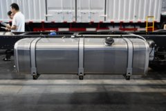 东风柳汽乘龙H7pro 400马力 6X2  AMT自动档 9.6米冷藏车