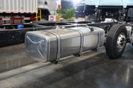 乘龙H7pro&nbsp;冷藏车底盘图片