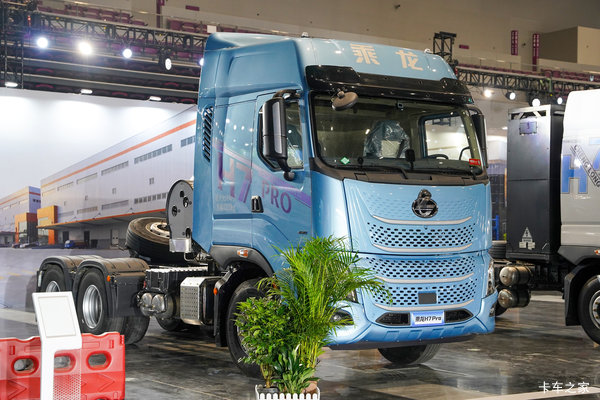 东风柳汽 乘龙H7pro 12.5L LNG 480马力 6X4 法士特12档 牵引车