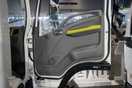 乘龙L2V&nbsp;电动载货车驾驶室图片