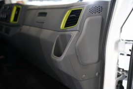乘龙L2V&nbsp;电动载货车驾驶室图片