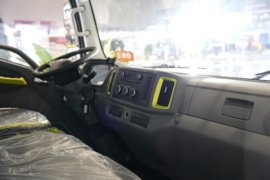 乘龙L2V&nbsp;电动载货车驾驶室图片