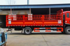 东风天锦KR 210马力 4x2 6.8米气瓶运输车(楚飞牌)