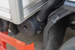 东风多利卡D6 140马力 4X2 4.1米氧化性物品厢式运输车(楚飞牌)